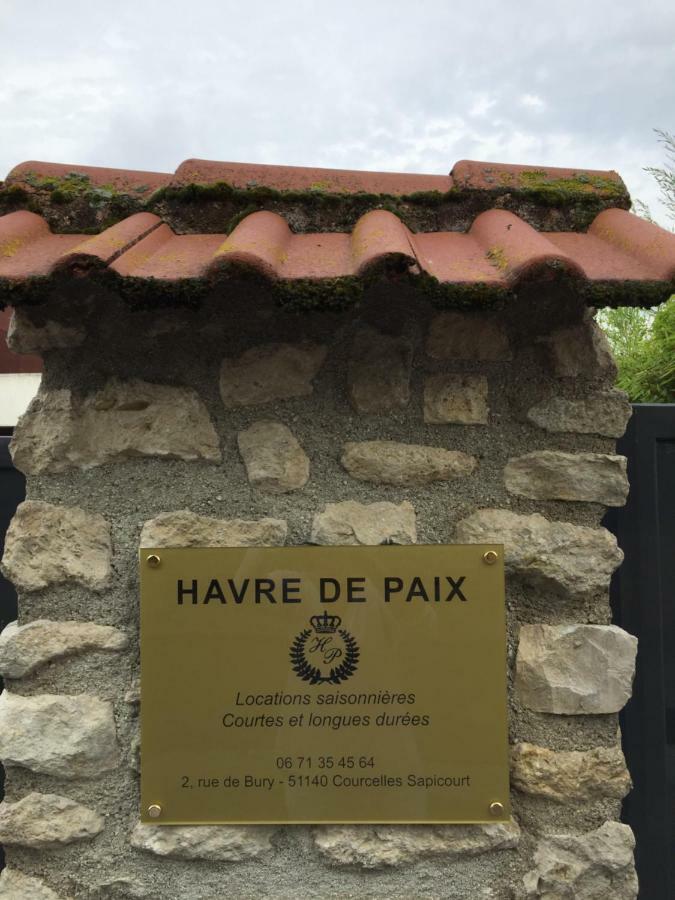 Un Havre De Paix Courcelles-Sapicourt Exterior photo